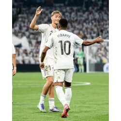 Mbappé slavi svoju prvu pobjedu u La Ligi noseći dres Real Madrida s brojem 10.